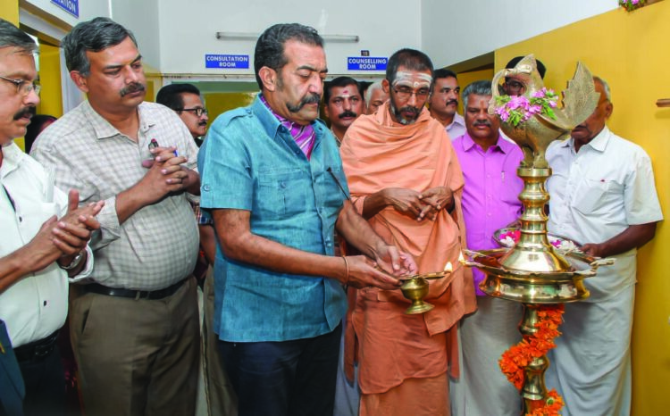 അട്ടപ്പാടി സ്വാമി വിവേകാനന്ദ മെഡിക്കല്‍ മിഷന്റെ അനുബന്ധസ്ഥാപനമായി പാലക്കാട് വടക്കന്തറയില്‍ ആരംഭിച്ച  ദേവി ഡി-അഡിക്ഷന്‍ ആന്റ് റിഹാബിലിറ്റേഷന്‍ സെന്റര്‍ മുന്‍ ഡിജിപി ഋഷിരാജ് സിങ് ഉദ്ഘാടനം ചെയ്യുന്നു.