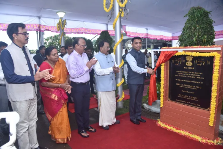 ഗോവ രാജ്ഭവന് മുന്നിലെ വാമനവൃക്ഷകലാ ഉദ്യാനത്തില്‍ ചരക, ശുശ്രുത ലോഹപ്രതിമകളുടെ സ്ഥാപനോദ്ഘാടനം മുഖ്യമന്ത്രി ഡോ.പ്രമോദ് സാവന്ത് നിര്‍വഹിക്കുന്നു. ഗവര്‍ണര്‍ പി.എസ്. ശ്രീധരന്‍പിള്ള സമീപം