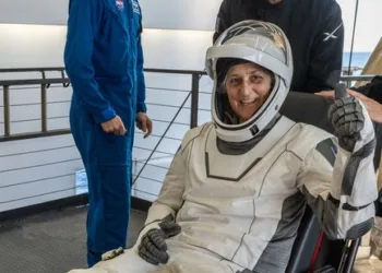 TOPSHOT - This photo provided by NASA shows NASA astronaut Suni Williams being helped out of a SpaceX Dragon spacecraft on board the SpaceX recovery ship MEGAN after he, NASA astronauts Suni Williams, Butch Wilmore, and Roscosmos cosmonaut Aleksandr Gorbunov landed in the water off the coast of Tallahassee, Florida, on March 18, 2025. (Photo by Keegan Barber / NASA / AFP) / RESTRICTED TO EDITORIAL USE - MANDATORY CREDIT "AFP PHOTO / NASA / Keegan Barber" - NO MARKETING NO ADVERTISING CAMPAIGNS - DISTRIBUTED AS A SERVICE TO CLIENTS