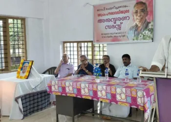 ഡോ. സുധാകരൻ സ്മൃതി സദസ്സിൽ അഡ്വ ഡി വിജയകുമാർ സംസാരിക്കുന്നു.