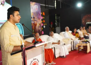 കാലടി ശ്രീശാരദാ സൈനിക് സ്‌കൂളില്‍ നടന്ന ഗീതായനം ദേശീയ സെമിനാറിന്റെ സമാപനസഭയില്‍ തേജസ്വി സൂര്യ എംപി മുഖ്യപ്രഭാഷണം നടത്തുന്നു.