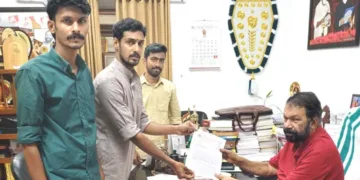 പിഎം ശ്രീ നടപ്പാക്കണമെന്നാവശ്യപ്പെട്ട് എബിവിപി നേതാക്കള്‍ മന്ത്രി വി. ശിവന്‍കുട്ടിക്ക് നിവേദനം നല്‍കിയപ്പോള്‍ (ഫയല്‍)