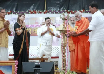 കൊട്ടാരക്കര നഗരസഭ
ഹിന്ദു ഏകതാ സമ്മേളനം   സദാനന്ദ പുരം അവധൂതാശ്രമം മഠാധിപതി  സ്വാമി ചിദാനന്ദഭാരതി   ഭദ്രദീപം കൊളുത്തി ഉത്ഘാടനം ചെയ്യുന്നു