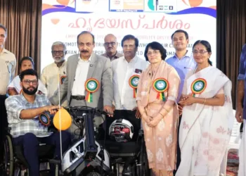 ജസ്റ്റീസ് എൻ.നഗരേഷ്  ഇലക്ട്രിക് സ്കൂട്ടർ  -കം-വീൽചെയർ വീതരണം  ബോസ് ജോർജ്ജ് ന് നല്കി   ഉദ്ഘാടനം ചെയ്യുന്നു. തൃപ്പൂണിത്തുറ മുൻസിപ്പൽ ചെയർപേഴ്‌സൺ അഡ്വ. പി.എൽ.ബാബു, ഇൻഡ്യൻ ഓയിൽ കോർപ്പറേഷൻ സിനീയർ ജനറൽ മാനേജർ ശ്രീമതി .ഗീതിക വർമ്മ, മുൻസിപ്പൽ ഡെപ്യൂട്ടി ചെയർപേഴ്‌സൺ ശ്രീമതി. രാധിക വർമ്മ,ആർ.പ്രസാദ്,സക്ഷമ സംസ്ഥാന സെക്രട്ടറി ഓ.ആർ.ഹരിദാസ്, നിയോമോഷൻ കമ്പിനി മാനേജർ സിദ്ധാർത്ഥ് ഭാഗ, അഡ്വ. കെ.സി.മുരളീധരൻ എന്നിവർ സമീപം