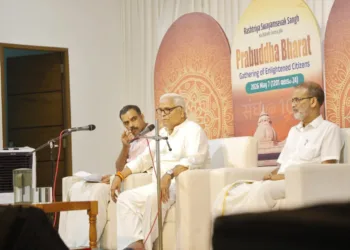 ആർഎസ്എസ് ശതാബ്ദിയോടനുബന്ധിച്ച് കുന്ദമംഗലത്ത് നടന്ന പൗരപ്രമുഖ സംഗമത്തിൽ ആർ എസ് എസ് അഖില ഭാരതീയ കാര്യകാരി അംഗം സുരേഷ് ജോഷി സംസാരിക്കുന്നു.