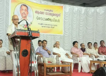 തൃപ്പൂണിത്തുറയില്‍ ലായം കൂത്തമ്പലത്തില്‍ ആര്‍എസ്എസ് എറണാകുളം മുന്‍ വിഭാഗ് സംഘചാലക് എം.എ. വാസുദേവന്‍ അനുസ്മരണം മുതിര്‍ന്ന പ്രചാരകന്‍ എസ്. സേതുമാധവന്‍ നിര്‍വഹിക്കുന്നു