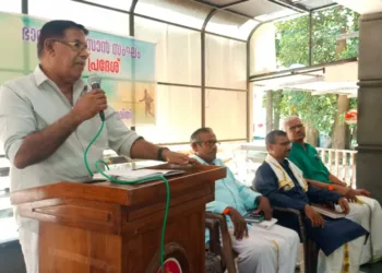ആലുവ അദ്വൈതാശ്രമത്തിൽ നടന്ന ഭാരതീയ കിസാൻ സംഘ് സം സ്ഥാനനേതൃയോഗം ദേശീയ സമിതി അംഗം ഈ. നാരായണൻകുട്ടി ഉദ്ഘാടനം ചെയ്യുന്നു.