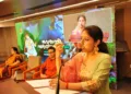 നവരാത്രി സര്‍ഗ്ഗോത്സവത്തിന്റെ നാലാംദിനം സര്‍ഗ്ഗസംവാദത്തില്‍ സിനിമാതാരം അഖില ശശിധരന്‍ സംസാരിക്കുന്നു