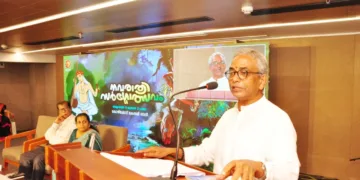 നവരാത്രി സര്‍ഗ്ഗോത്സവത്തിന്റെ ഏഴാംദിനം സര്‍ഗ്ഗസംവാദത്തില്‍ നാരായണഗുരുവിന്റെ കാവ്യജീവിതം എന്ന വിഷയത്തില്‍ ജയരാജ് ഭാരതി സംസാരിക്കുന്നു.