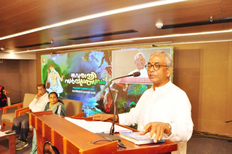 നവരാത്രി സര്‍ഗ്ഗോത്സവത്തിന്റെ ഏഴാംദിനം സര്‍ഗ്ഗസംവാദത്തില്‍ നാരായണഗുരുവിന്റെ കാവ്യജീവിതം എന്ന വിഷയത്തില്‍ ജയരാജ് ഭാരതി സംസാരിക്കുന്നു.